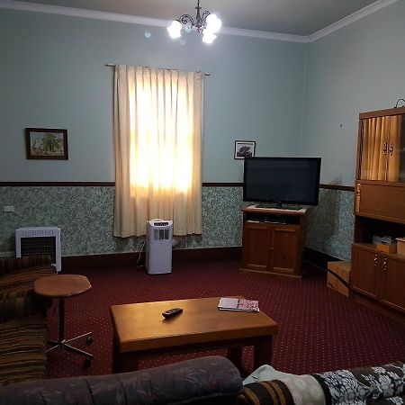 Queen Of The Murchison Guest House & Cafe Cue 외부 사진